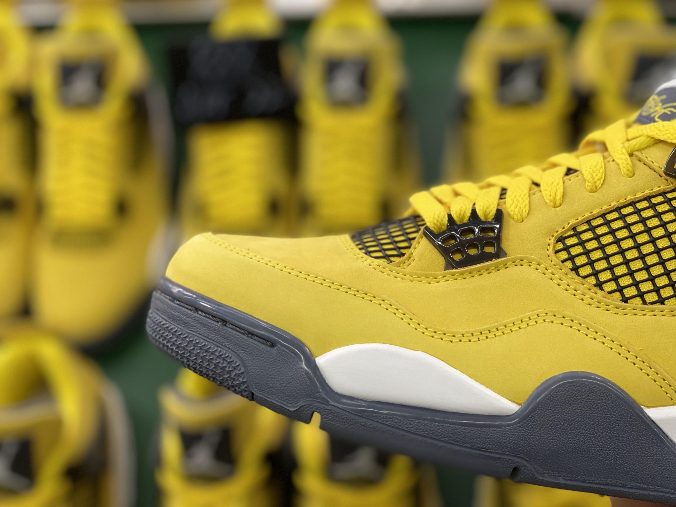 Jordan 4 Retro Lightning 2021