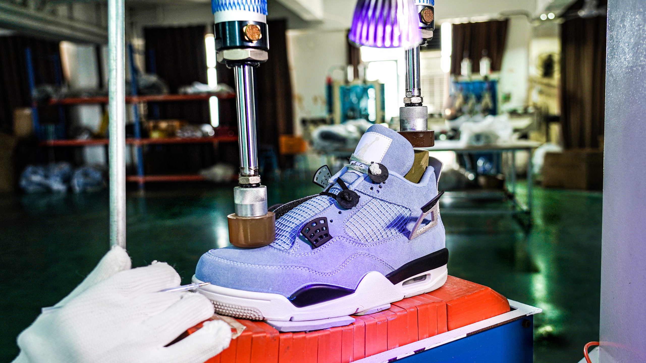 Jordan 4 Retro University Blue
