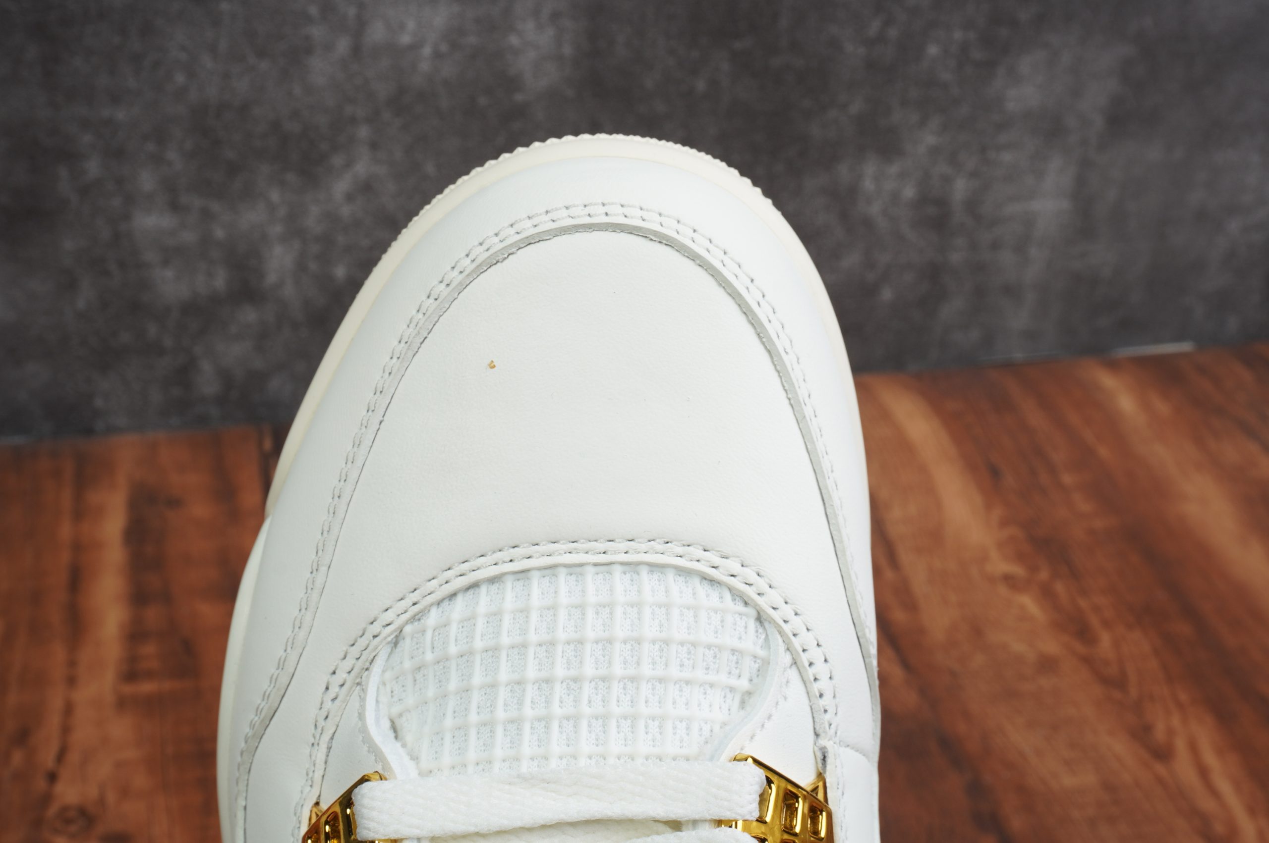 Jordan 4 Retro Metallic Glod